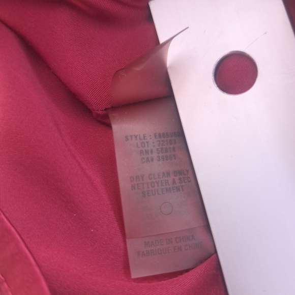 Elie Tahari Burgundy red sheath style‎ dress, size M back zipper, double lining. - Picture 16 of 16
